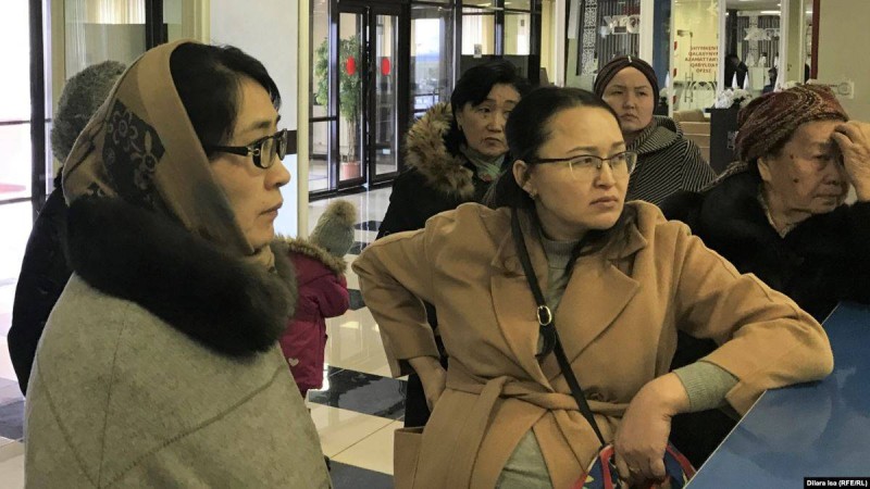 "Бізге бөлген үйді басқаға берді". Шымкенттік салымшылар билікке наразы