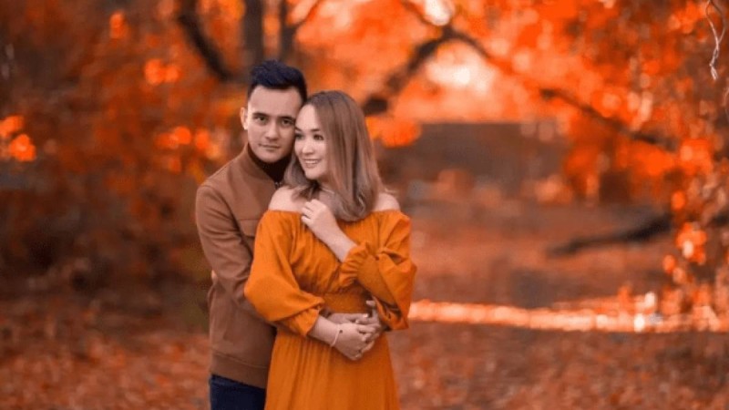 "Бөлек тұрамыз": Әли Оқапов алғаш рет жұбайы Ақерке Бүркітбай жайлы айтты