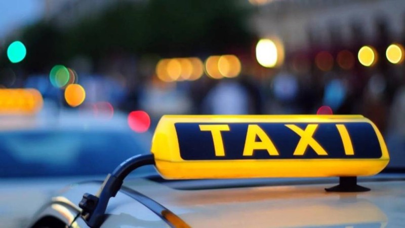 Алматыда такси жүргізушісі шетелдік азаматты қонақүйге 45 мың теңгеге апарған