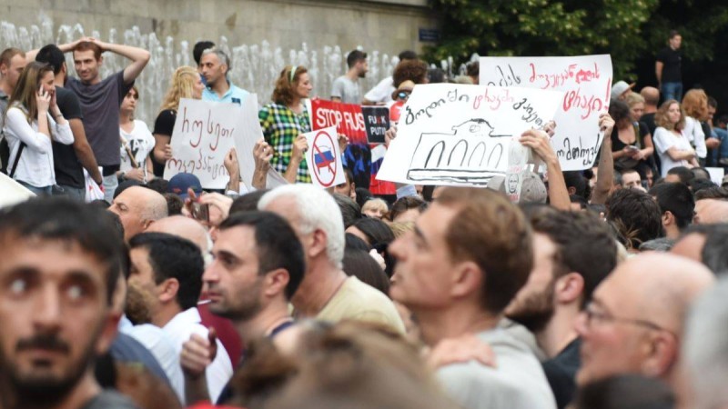 Ресей депутатының Грузияға сапары наразылыққа ұласты