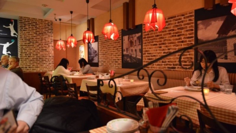 Кафеде жанжал шығарған депутаттың видеосы желіде тарап жатыр