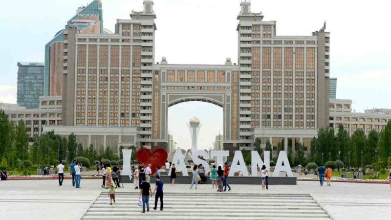 Журналистер елорданы Алаш-Орда, Павлодар атауын Абылайхан деп атауды ұсынды
Тоқашбаев: Адам атын қалаларға қоюға тыйым салу туралы заң керек, сонда Нұр-Сұлтан секілді атаулардан құтыламыз