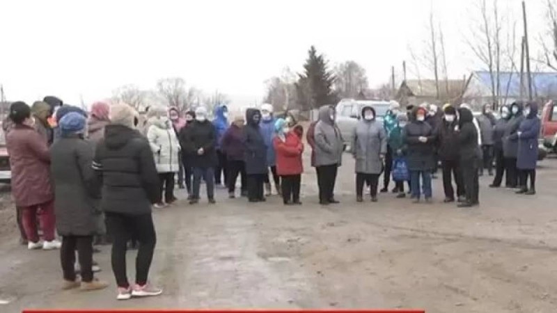 Ақмола облысында он жыл бойы ауызсусыз отырған ауыл тұрғындары митингке шықт