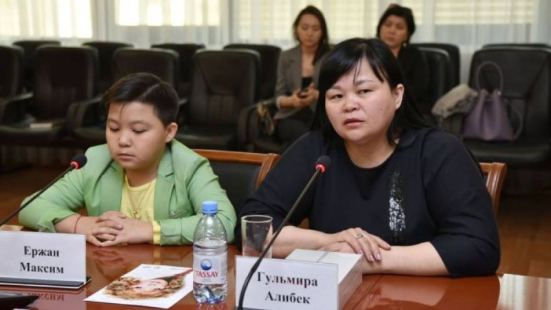 Ержан Максим туралы не білеміз: отбасы, фото, видео