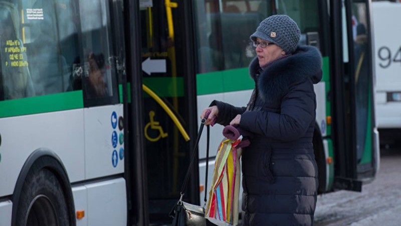 Нұр-Сұлтанда автобус үш көлікпен соқтығысты