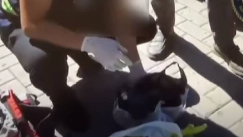 Қарағандының вокзалына келген 75 жастағы қариядан дорба-дорба есірткі табылды (ВИДЕО)