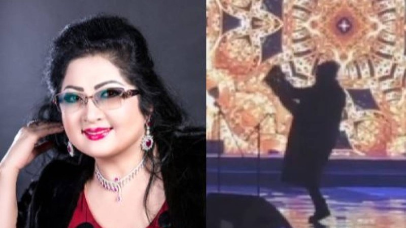 Мақпал Жүнісова сахнада ән салып тұрып, аяғын көкке көтерді