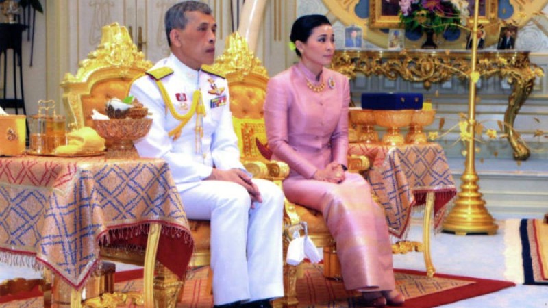 Таиланд патшасы генералға үйленді - фото