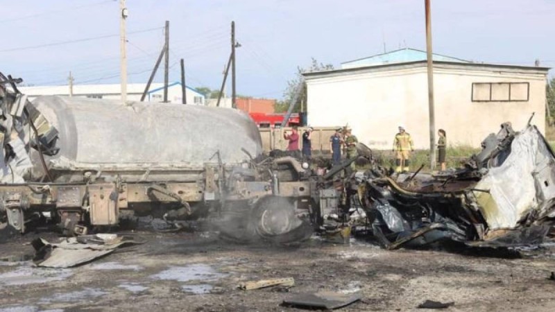 Атырауда жанармай құю стансасындағы жарылыс видеоға түсіп қалды