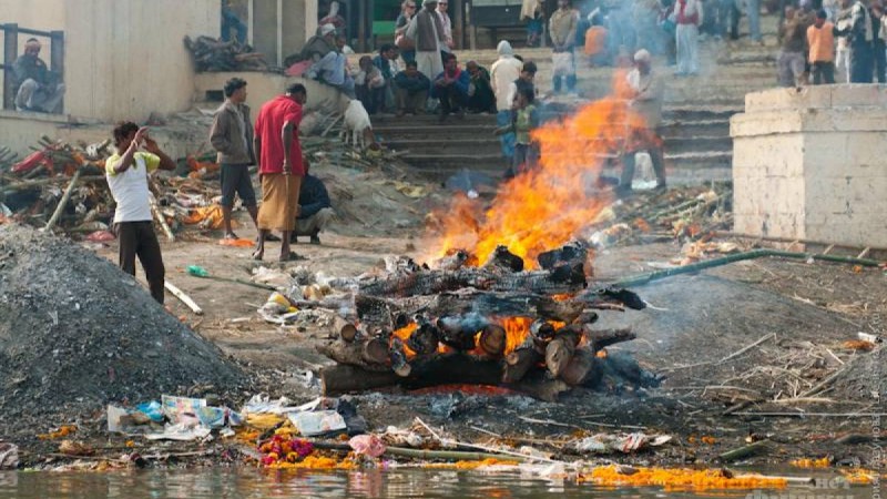 "Кімді өртегенімізді ұқпай қалдық": Кремациядан кейін оралған қария отбасын шошытты
