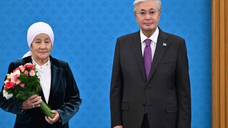 Қасым-Жомарт Тоқаев бір топ ұстазды мемлекеттік наградамен марапаттады    