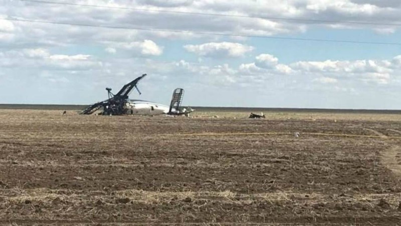 Ақмола облысындағы ұшақ апаты: Оқиға орнында түсірілген кадрлар пайда болды
Апат салдарынан бір адам көз жұмып, тағы екеуі зардап шекті