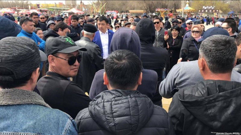 Ақтөбеде ондаған адам сайлаудың әділ өтуін талап етті