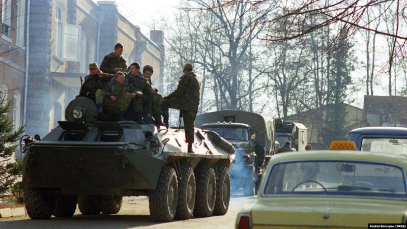 "Танкілер бәрін атып, жаншып өтті". Бакудегі "Қара қаңтарға" 30 жыл толды