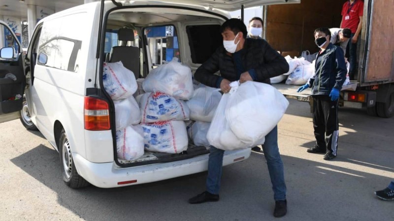 Алматы облысында карантинге жабылған тұрғын үй кешенінде тігін азық-түлік таратылды - Қазақстан жаңалықтары