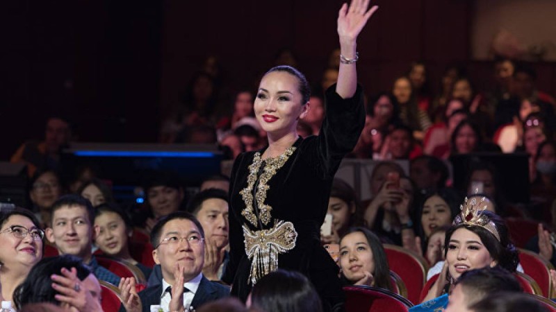 Баян Алагөзова Қарақат Әбілдинаға "Секс ауылда" сериалына түсуге ұсыныс жасады