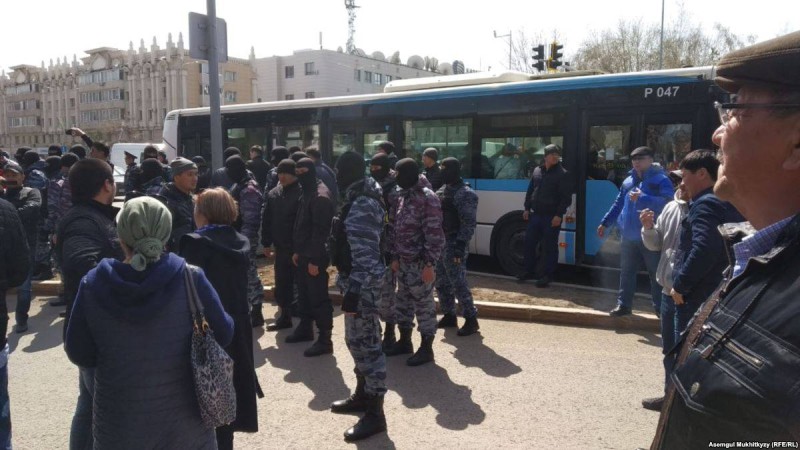 Нұр-Сұлтанда арнайы жасақ ондаған адамды ұстады