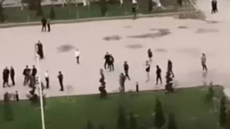 Блогер Атырау әкімдігінің маңына 50 мың теңге жасырып, жұртқа іздеттірген