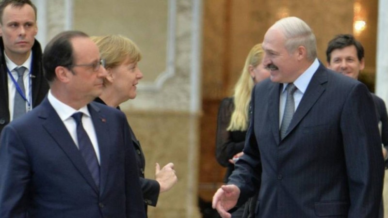 "Олар трендте болғысы келеді": Лукашенко Францияның экс-президенті саясаттағы кездейсоқ адам екенін айтты