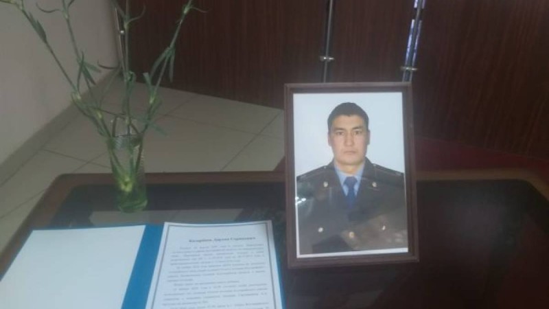 Тоқаев қызметтік борышын атқару кезінде қаза болған полицейді марапаттады