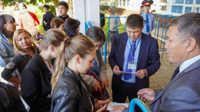 Нұр-Сұлтанда ҰБТ-ға телефонмен кірмек болған түлектерге ескерту жасалды