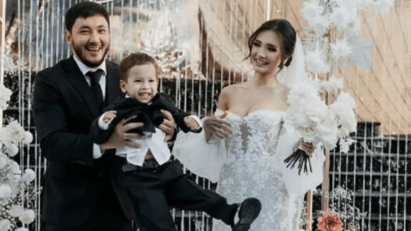 "Біз де қарапайым адамбыз": Айжан Байзақова халыққа алғаш рет күйеуін көрсетті (фото)