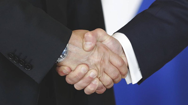 Жиын кезінде Макрон мен Меркель Путинді "жоғалтып" алды – видео