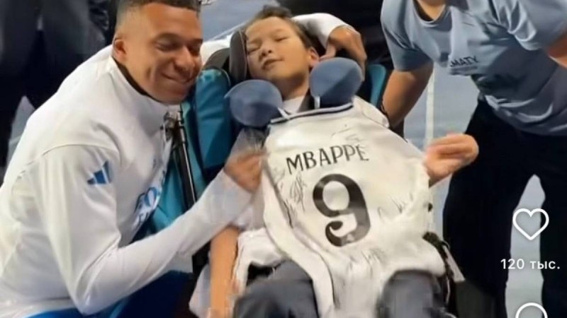 “Реал” футбол клубының жұлдыздары мүмкіндігі шектеулі баланың үлкен арманын орындады