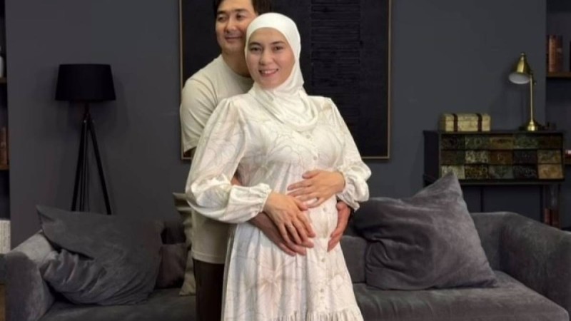 «Melomen» тобының әншісі Ролан Қазретов 12 жылдан кейін әке атанды