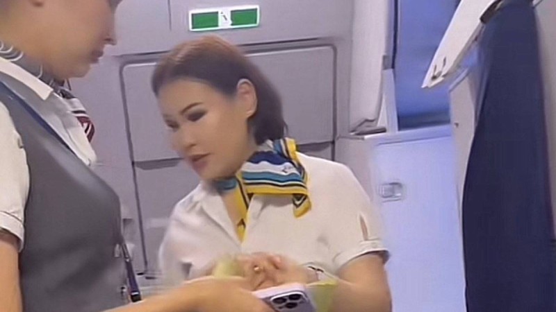 Желідегі резонанс: Air Astana қызметкерлері рейске бойжеткенді кіргізбей шу шықты