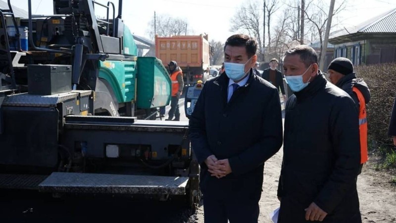 "Сіз қаладағы жолмен жүріп көрген адамсыз ба?": Семей әкімінің желідегі жазбасы халықтың ашуландырды