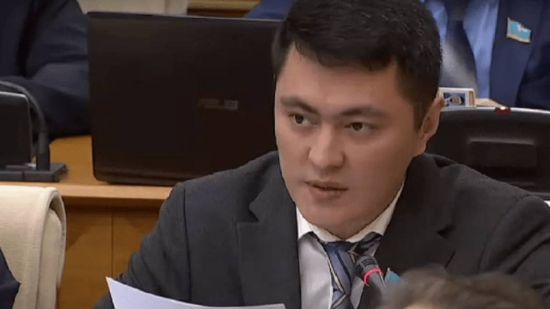 "Ұлы дала квартиранттары": депутат Дәулет Мұқаев мәжілісте баспана мәселесін көтерді