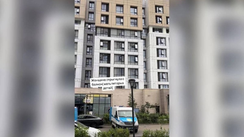 "Артында 1 жасар сәбиі қалды": Астанада бес баланың анасы терезеден секіріп кетті