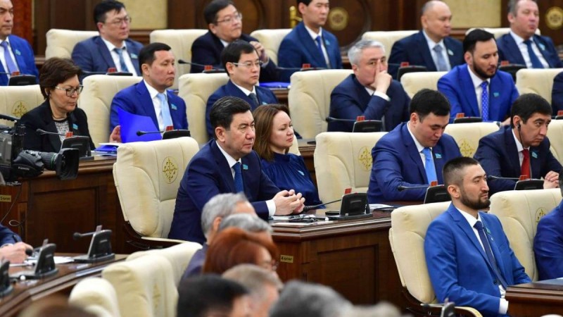 Министрге сұрақ қойған «су жаңа» депутат Ерлан Қошановтан сөз естіді