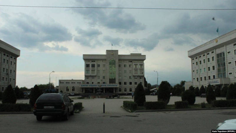 Алматыда Алатау ауданының бұрынғы әкімі жемқорлық бабы бойынша күдікке ілінді