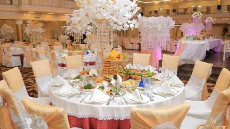 Досының тойына 6 жүкті әйелімен келген ер адам жұрттың назарына ілікті