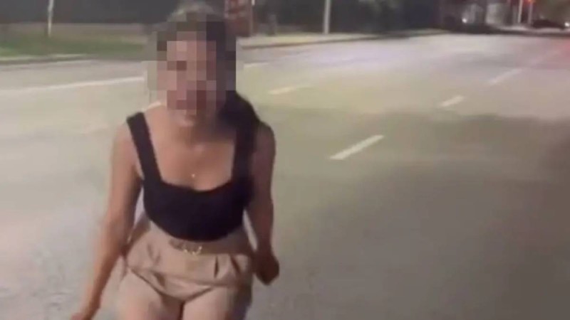 Қазақстандықтар көшеде оғаш қылық көрсеткен қыздың видеосын талқылап жатыр