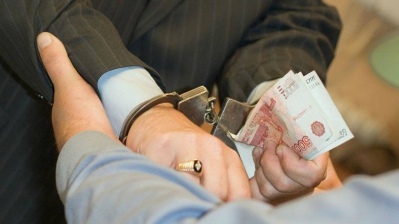 Алатау ауданының экс-әкімі жемқорлықпен ұсталды
Бюджеттен ірі көлемде ақша жымқырғанымен қоймай, пара да алған