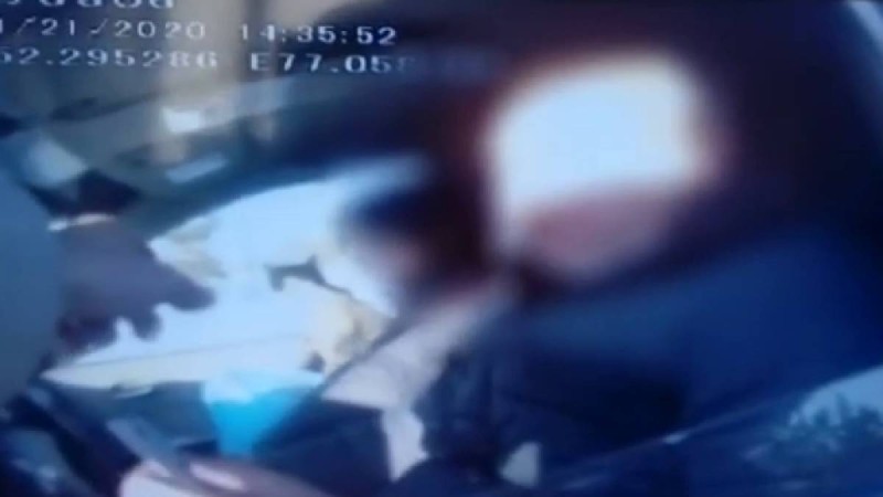 "Інім, кіммен сөйлесіп тұрғаныңды білмейсің бе?": Бизнесмен полицейді балағаттаған