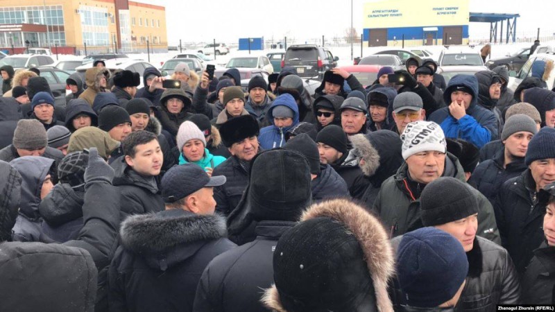 Ақтөбеде жүргізушілер шетелдік нөмірі бар көліктерді заңдастыруды талап етті