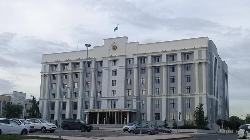 Қарағанды әкімдігі ғимаратынан адам құлап өлді