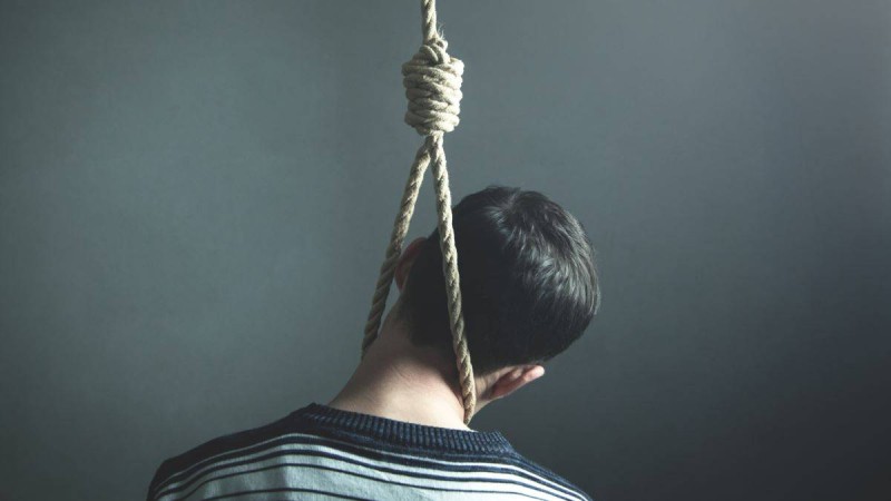 "Менің кінәм жоқ": Павлодарда оқушы қызды зорлады деген күдікті дәретханада асылып өлді