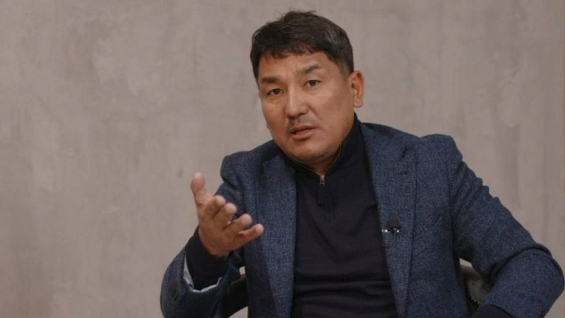 Қылмыстық топ құрып, алаяқтық жасаған: Алмасбек Садырбайдың ісі сотқа кетті