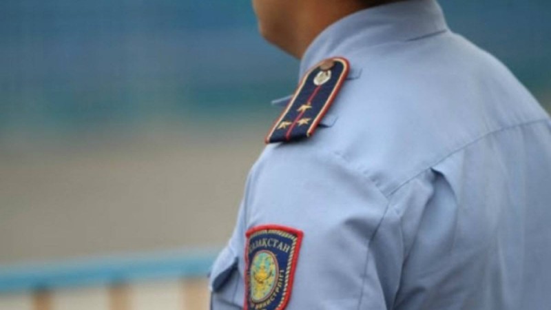 Ақтөбе облысында полицей темекі үшін блок-бекеттен өткізіп тұрған - Қазақстан жаңалықтары