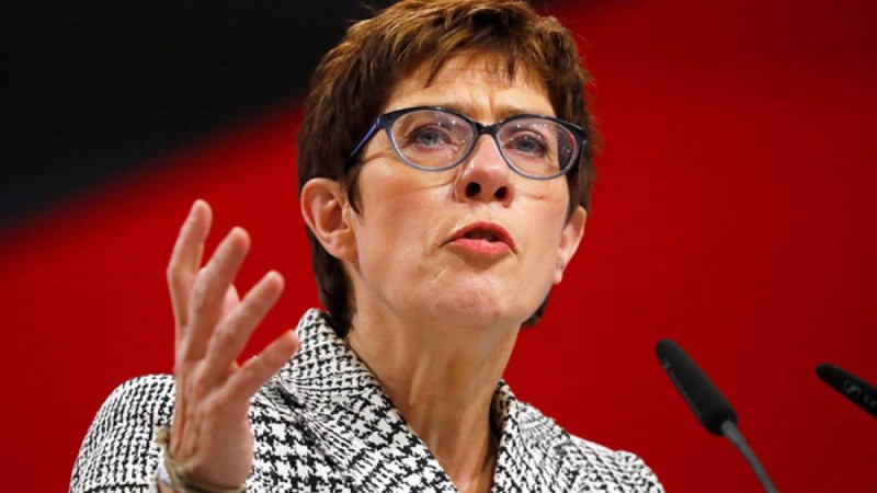 Германия қорғаныс министрі Ресейді Батысқа «өте нақты қауіп» төндіреді деп атады