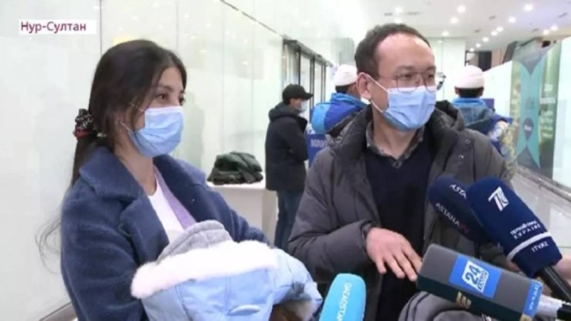 "Есімін Батыр деп қойдық": Алматылық отбасының 8 жыл күткен тұңғышы Украинада дүниеге келді