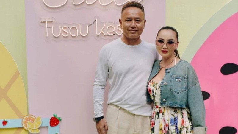 "Құны – 1 миллион теңге": Тұрсен Алагөзов отандық дизайнердің пиджагын сатып алды