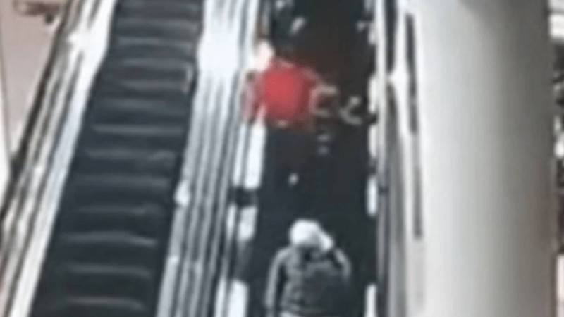 Астанада эскалатор құлады: Оқиғаның видеосы тарады