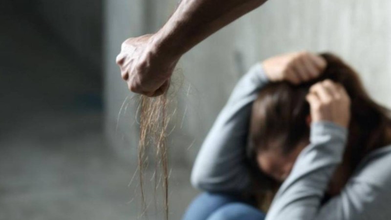 Мектеп директоры мұғалімді бінеше мәрте зорлағаннан кейін жұмыстан өз еркімен шығып кеткен