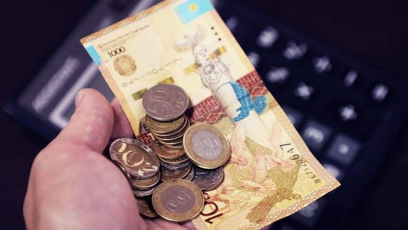 Қазақстандықтар неге қайтадан қолма-қол ақшаға бет бұрды?
